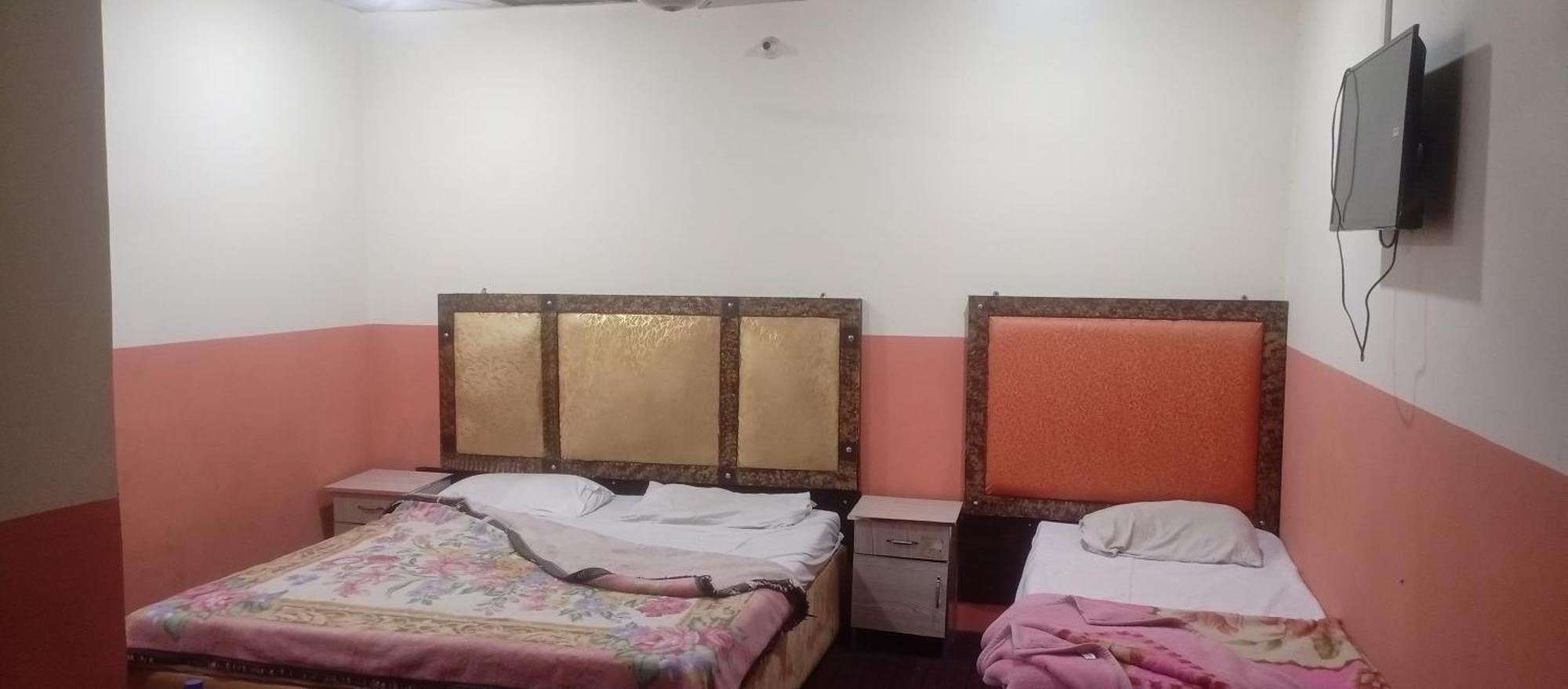 New Pak Royal Hotel Lahore Buitenkant foto
