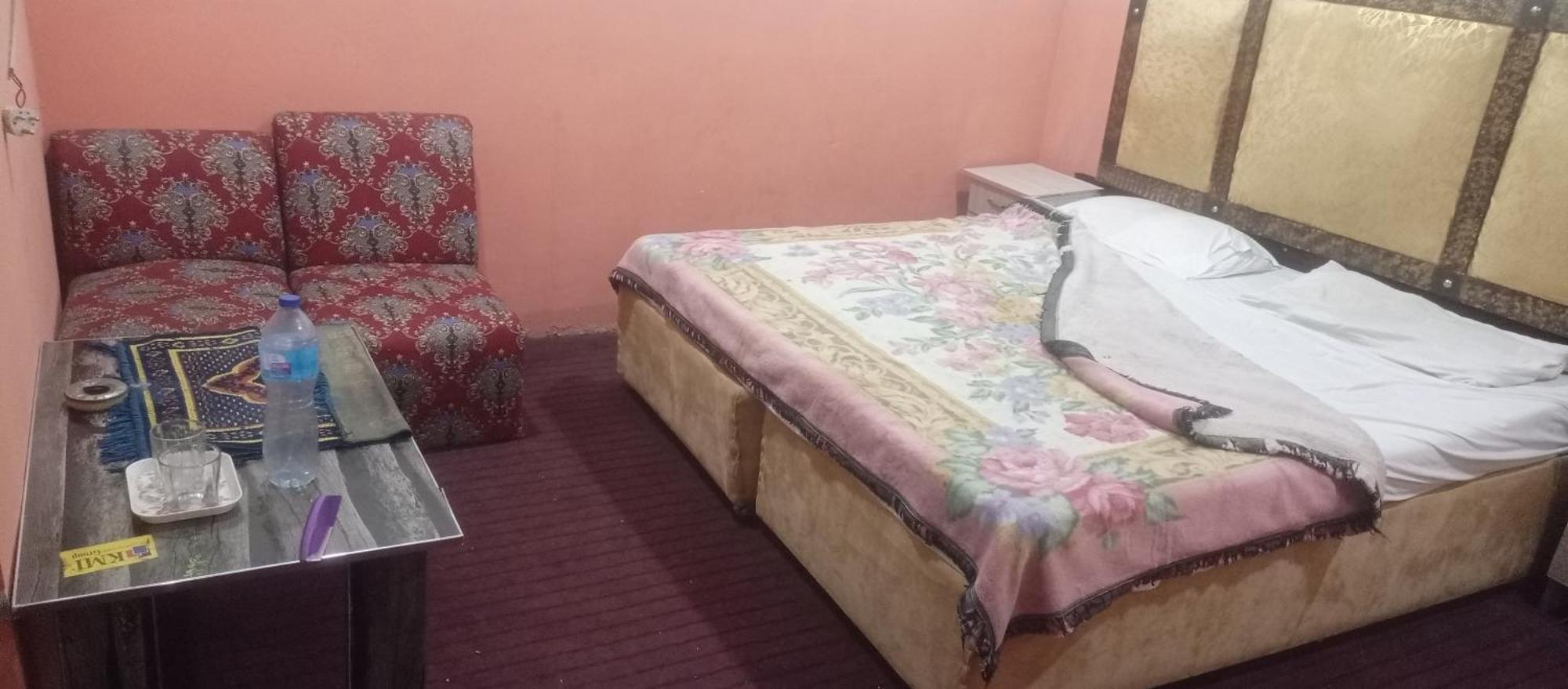 New Pak Royal Hotel Lahore Buitenkant foto